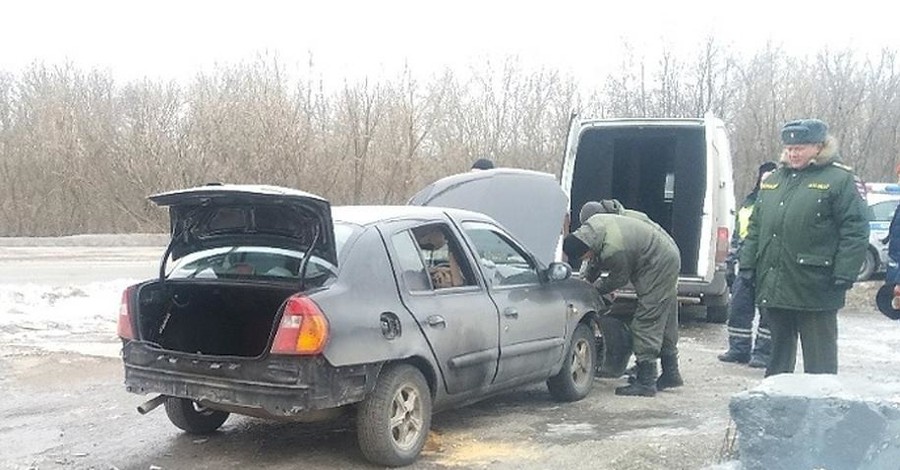 В Макеевке подорвали машину: ранен командир подразделения милиции 