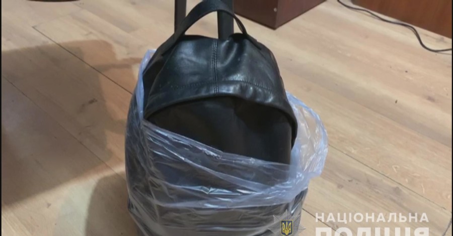 В Одессе из машины с ребенком украли сумку, в которой было более миллиона гривен