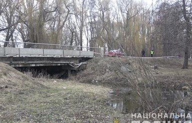 В Сумской области под мостом нашли тело младенца