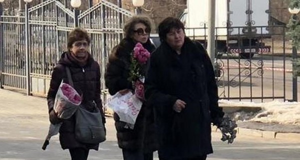 Божена Рынска встретилась с дочерью Игоря Малашенко на похоронах