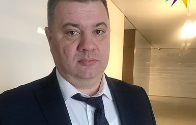 Уехавший в Россию сотрудник СБУ показал свое удостоверение