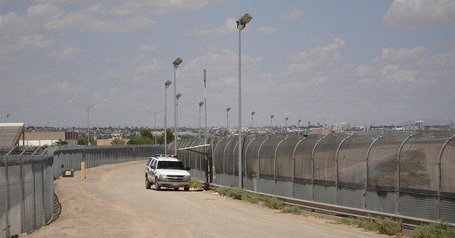 В США заключили контракт на 967 млн долларов на строительство стены с Мексикой