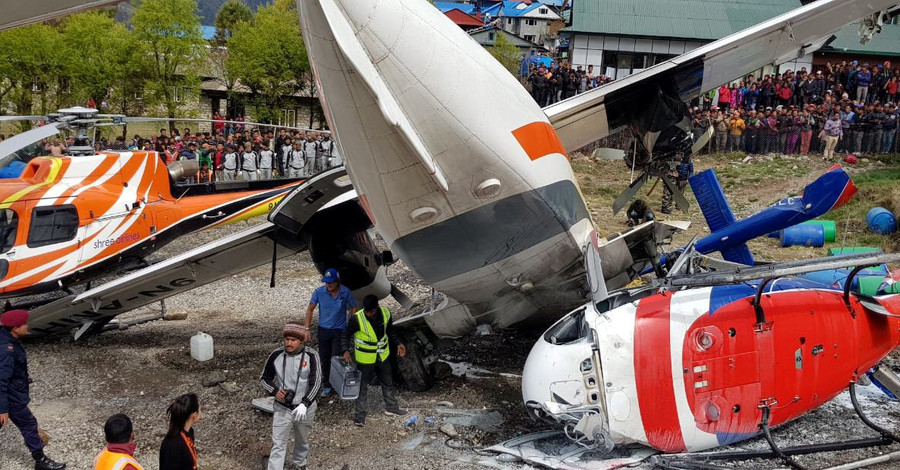 В Непале самолет врезался в вертолет: трое погибли, четверо ранены