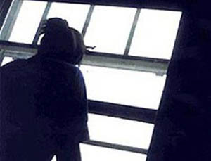 Черниговская восьмиклассница выбросила новорожденного в окно 