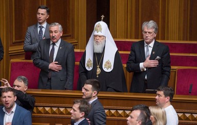 Верховная Рада под присмотром Ющенко и Филарета проголосовала за 