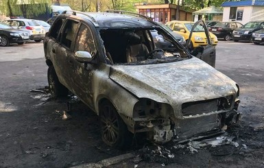 В Днепре сожгли машину главного редактора газеты 