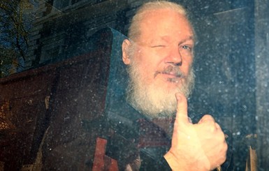 Отец основателя Wikileaks считает, что арест сына - плата за кредит МВФ