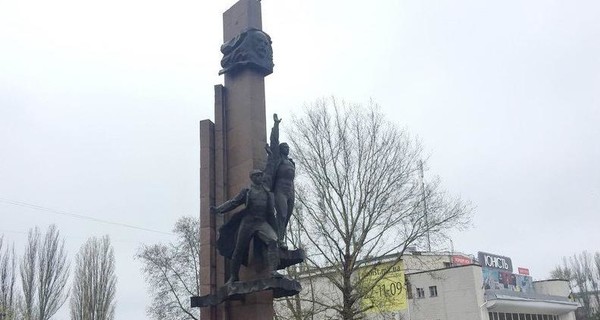 Памятник николаевским комсомольцам 