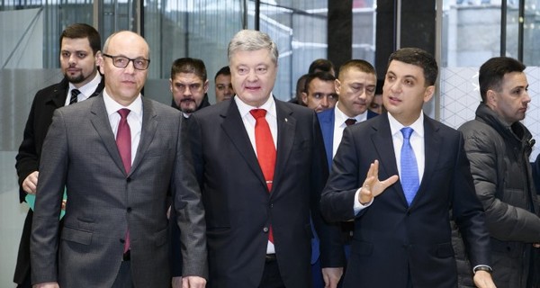 Порошенко, Гройсману и Парубию попытаются запретить выезд из Украины