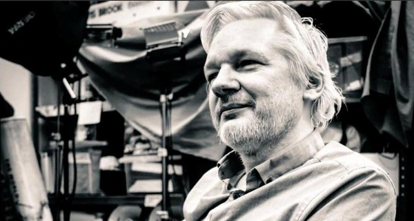 Основатель Wikileaks Джулиан Ассанж оказался в больнице