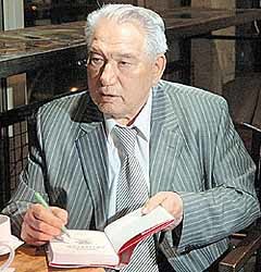 Писатель Чингиз Айтматов в тяжелом состоянии в больнице 