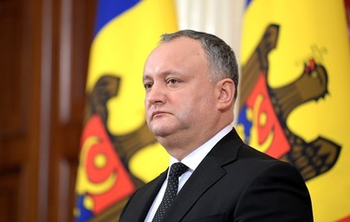 Додон отменил перевыборы в Молдове и вывел людей на улицы