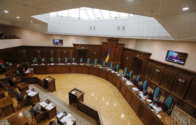 Конституционному суду не хватает документов, чтобы вынести решение по роспуску Рады