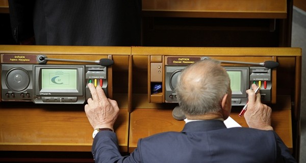 Зеленский внес в Раду законопроект об уголовном наказании за кнопкодавство