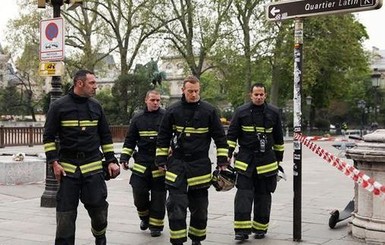 На пожаре в центре Парижа пострадали десятки человек, есть жертвы