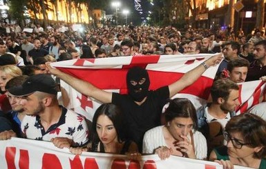 Суд Тбилиси начал освобождать задержанных протестующих