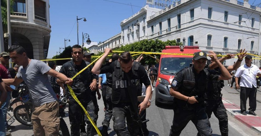 Два смертника подорвали себя в Тунисе, пострадали более десяти человек