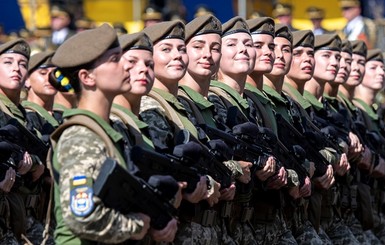 В Харькове в институт танковых войск впервые набрали девушек