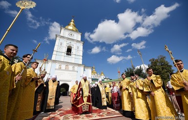 Православная церковь Украины проводит первый Крестный ход