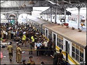 В Шри-Ланке террористы взорвали поезд [ФОТО] 