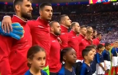 Футбольный скандал с гимнами: Макрону пришлось извиняться перед Албанией