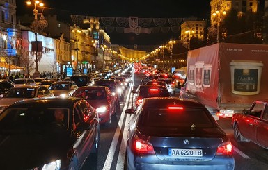 Киев сковали пробки: центр практически стоит