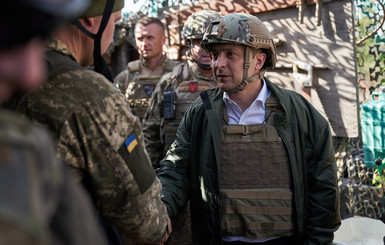 На Донетчине Зеленский проверил условия, в которых живут и служат украинские бойцы