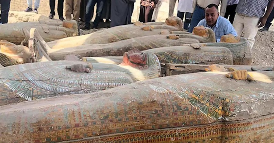 Египетские археологи нашли 20 древних саркофагов