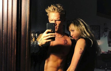 Майли Сайрус и ее новый бойфренд сделали татуировки спустя две недели отношений