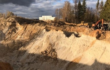 В Тернополе обнаружили крупный нелегальный песчаный карьер
