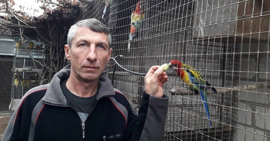 Под Запорожьем мужчина разводит редких птиц