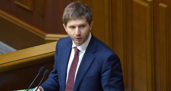 Интерпол объявил в розыск бывшего главу НКРЭКУ Дмитрия Вовка