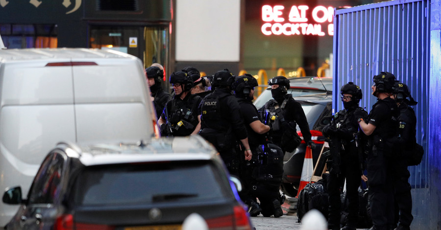 Стрельба на Лондонском мосту: полицейские действуют, как при терроризме