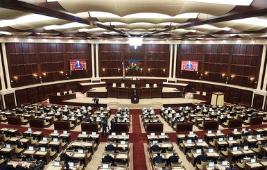 В Азербайджане состоятся первые внеочередные парламентские выборы