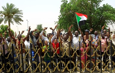 В Судане за убийство протестующего к смертной казни приговорили 27 силовиков