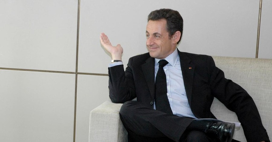 Экс-президента Франции Саркози будут судить из-за коррупции