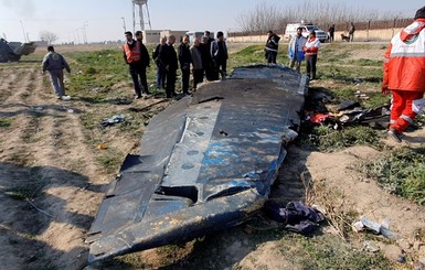 Крушение самолета МАУ: украинские специалисты показали, как работают на месте трагедии
