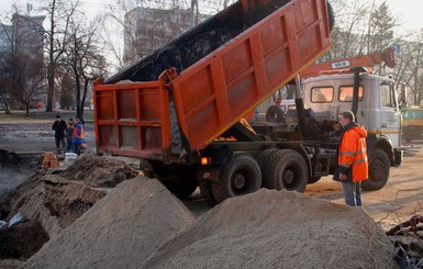 Авария трубопровода у Ocean Plaza в Киеве ликвидирована