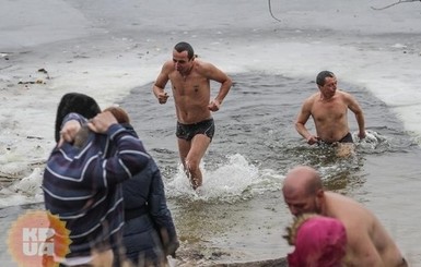 Крещение 2020: когда набирать воду и где купаться в Киеве