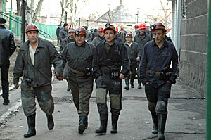 37 человек оказались в западне на шахте под Донецком [ВИДЕО] 