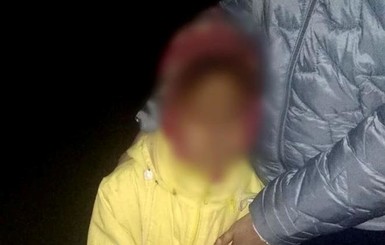 Шестилетняя девочка голодала на улицах Херсона, пока ее мать отдыхала