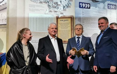 В киевском музее поселился силиконовый Кравчук