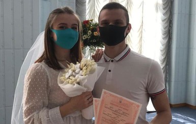 В Минюсте показали, как проходит регистрация браков во время карантина
