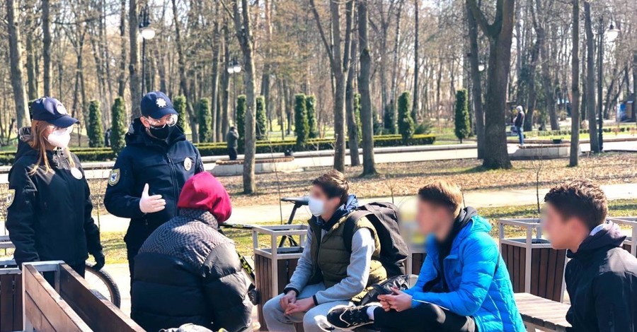 В Украине оштрафовали первых людей без масок