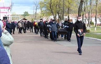 Десятки пенсионеров на похоронах в Шостке: в полиции открыли уголовное дело