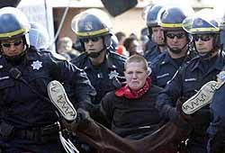 Евро-2008: Полиция усмиряла болельщиков резиновыми пулями 