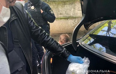 В Киеве арестовали продавца кокаина, который возил с собой 