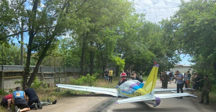 Крушение самолета в Одессе: в больнице умер второй пилот