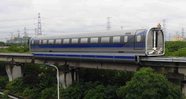 В Китае на магнитной трассе протестировали поезд, который может разгоняться до 600 км / ч