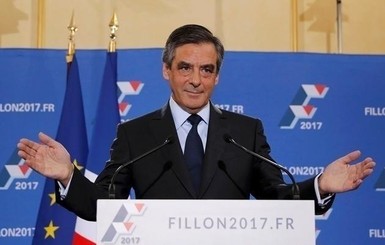 Экс-премьера Франции Фийона приговорили к пяти годам тюрьмы за фиктивное трудоустройство жены